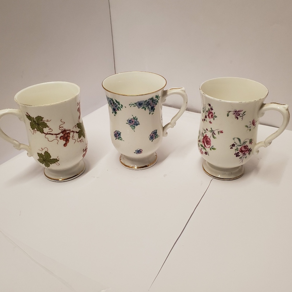 Set of 3 nice royal Victoria coffee mugs england